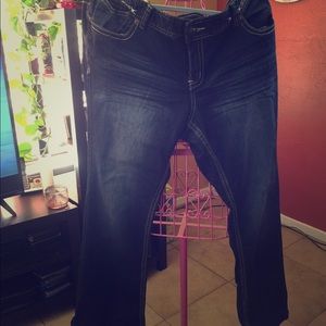 Size 18 Stretchy jean pants. Very cute!